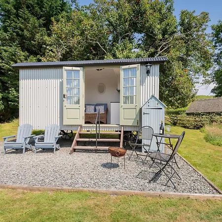 Percy Shepherd's Hut - High Borrans Farm Ings (Cumbria)